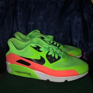 Loud green and orange Nike tennis (Boys size)